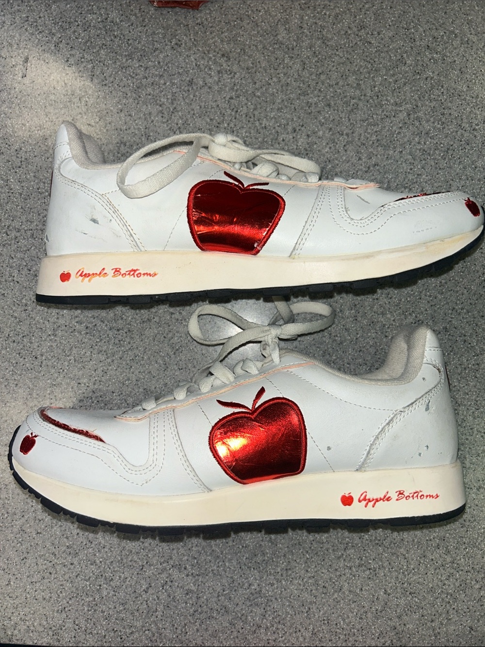 RARE!! Apple Bottoms UNISEX W10 M8.5 White Sneakers with Red Metallic Apple